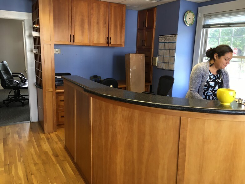 More Photos Of 4942 Main St, Bridgeport Office Residential For Sale