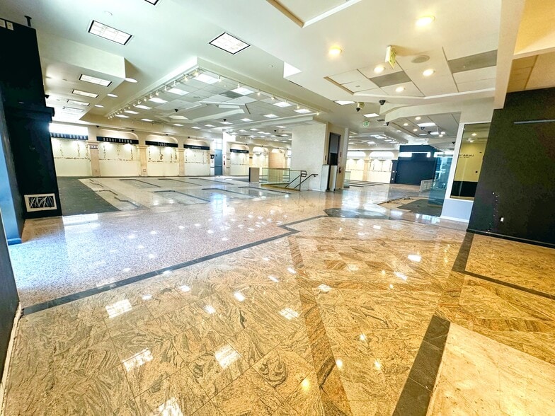 More Photos Of 12640 Riverside Dr, Valley Village Storefront Retail Office For Sale