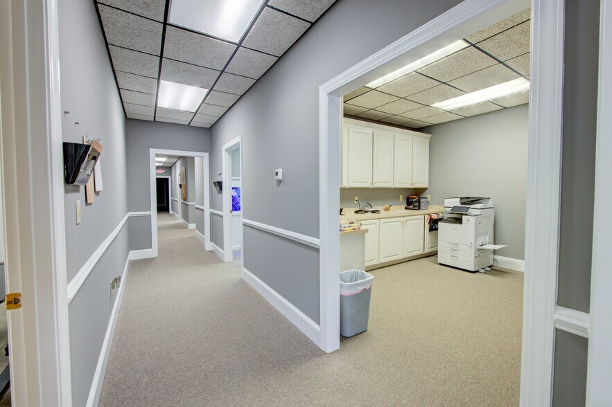 More Photos Of 475 Industrial Dr, Lexington Showroom For Sale