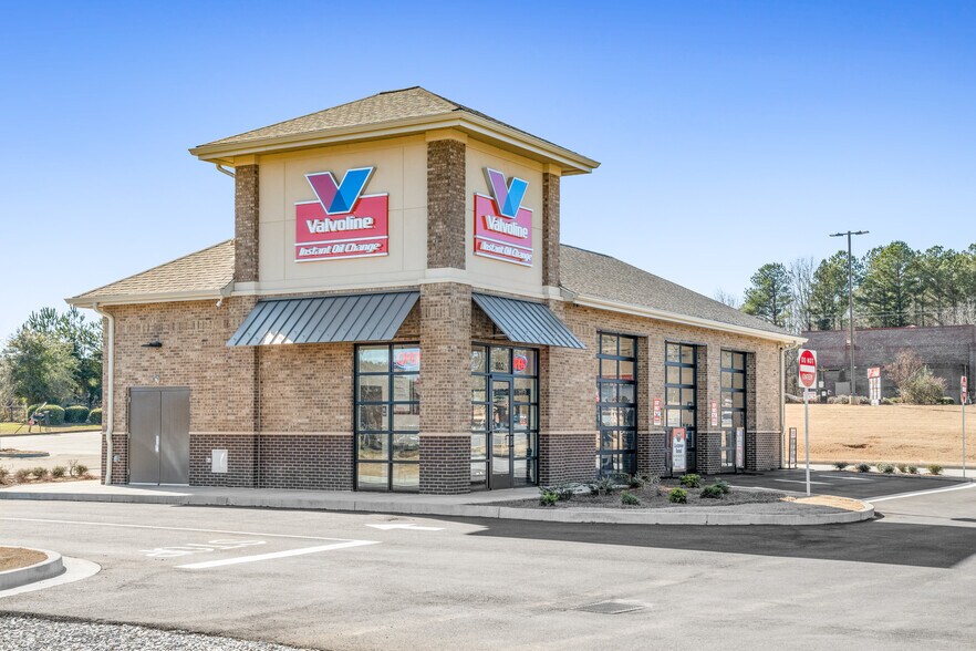 More Photos Of 802 Glynn St N, Fayetteville Auto Repair For Sale