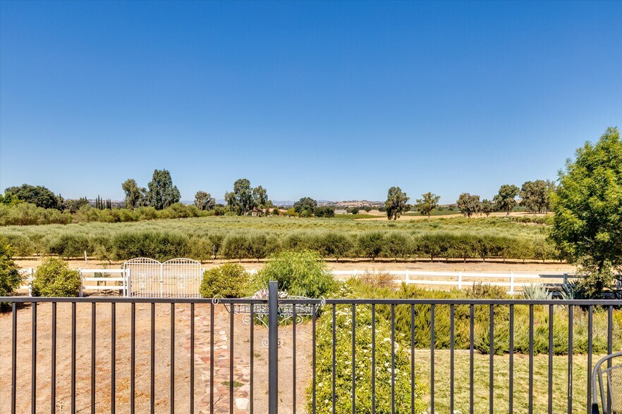 More Photos Of 5055 Rancho La Loma Linda Dr, Paso Robles Specialty For Sale