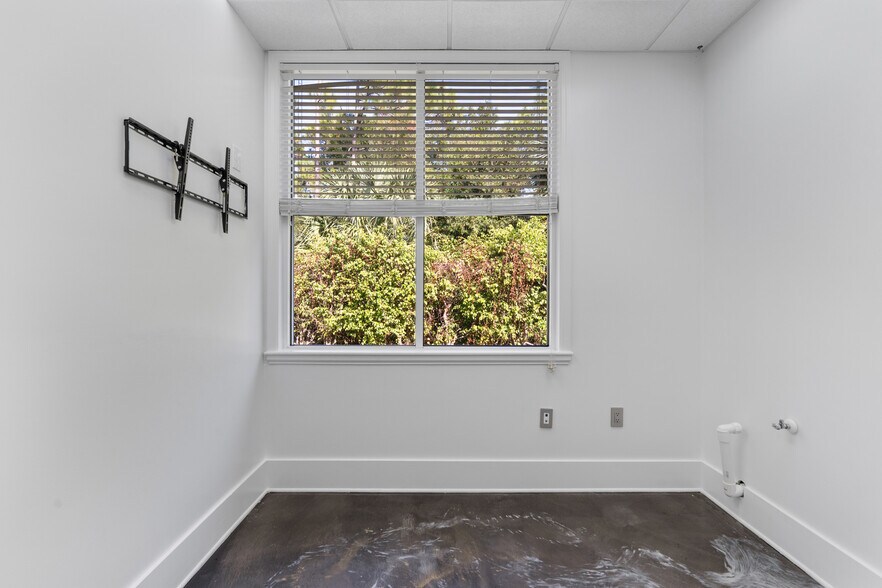 More Photos Of 13730 Cypress Terrace Cir, Fort Myers Medical For Sale