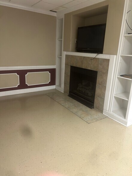 More Photos Of 5684 Cleaves Dr, Arlington Office For Sale