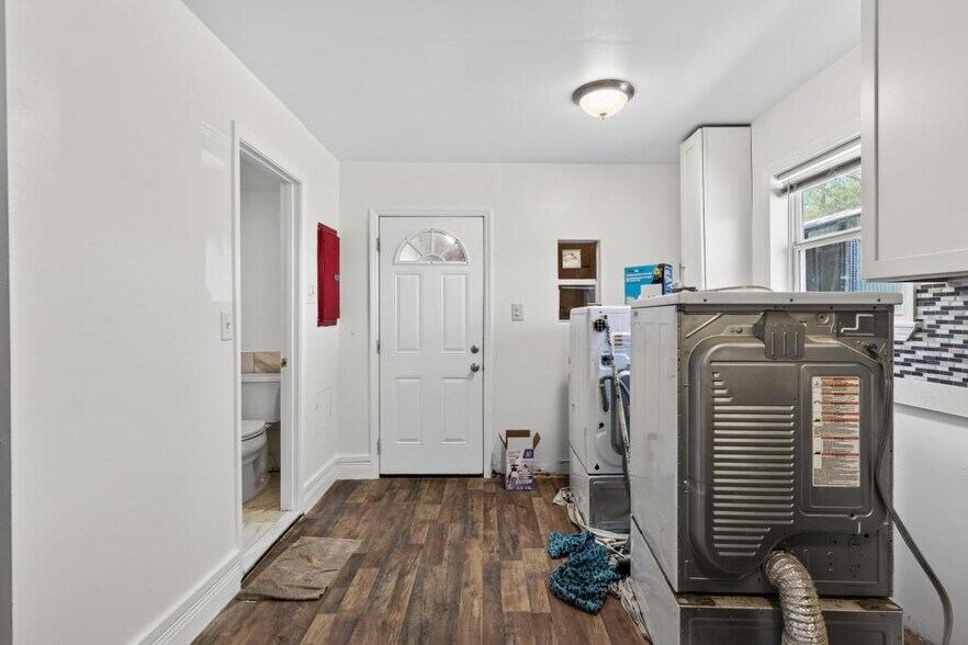 More Photos Of 10676 New Kings Rd, Jacksonville Office For Lease