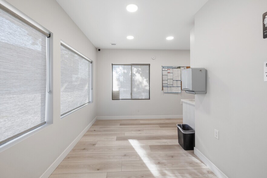 More Photos Of 121-123 S Victory Blvd, Burbank Storefront Retail Office For Sale