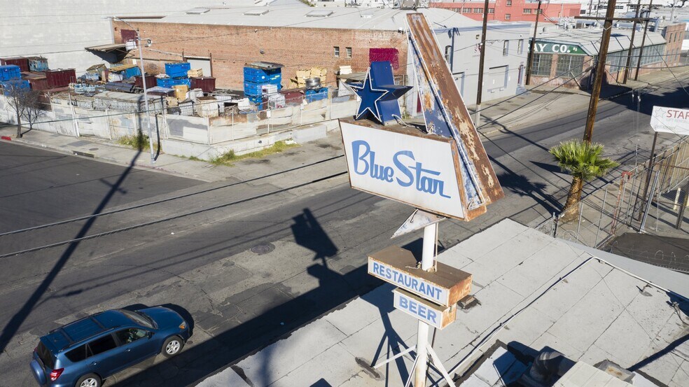 More Photos Of 2079 E 15th St, Los Angeles Flex For Lease