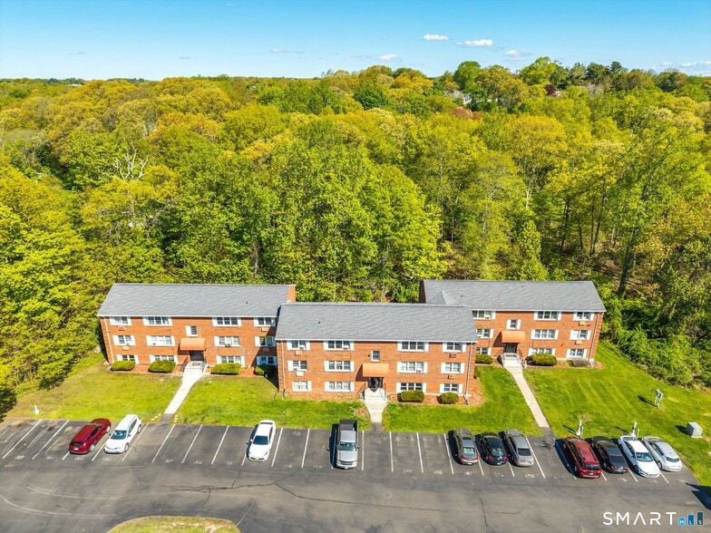 More Photos Of 40 Briarwood Ln, Branford Apartments For Sale