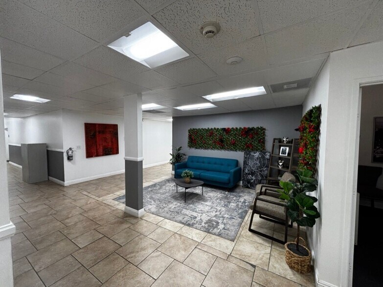 More Photos Of 6656 Valjean Ave, Van Nuys Warehouse For Lease