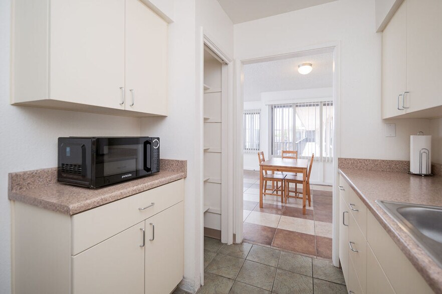 More Photos Of 2432 W Turney Ave, Phoenix Shelter For Sale