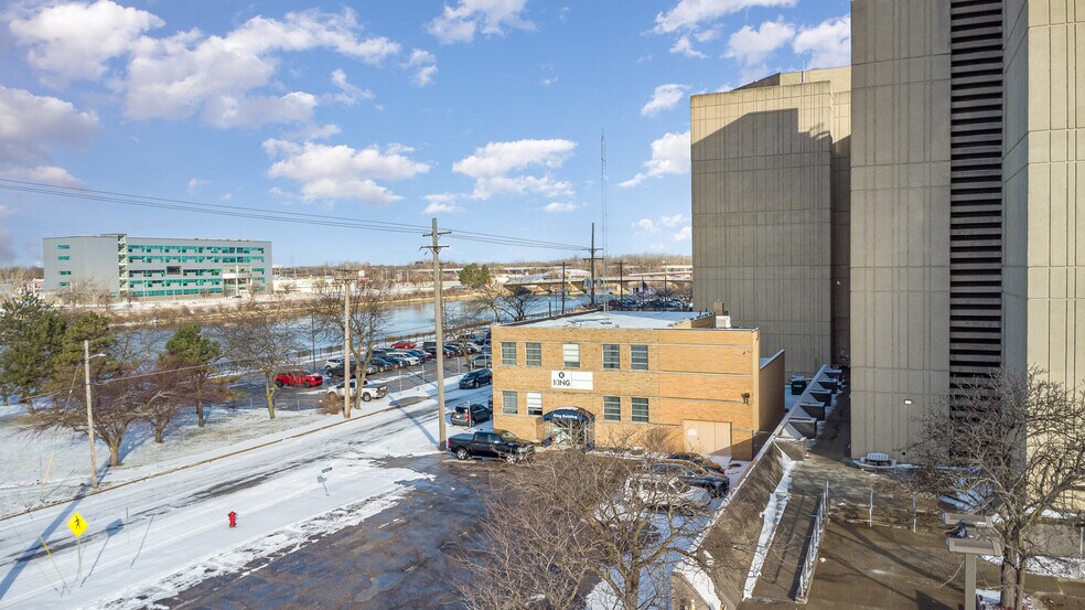 More Photos Of 334 S Water St, Saginaw Office For Sale