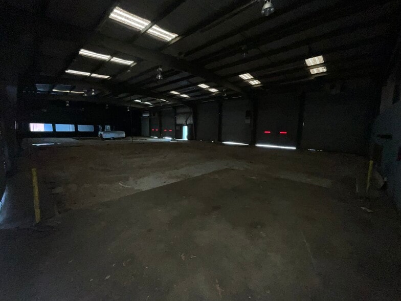 More Photos Of 2441 N Main St, East Point Service For Sale