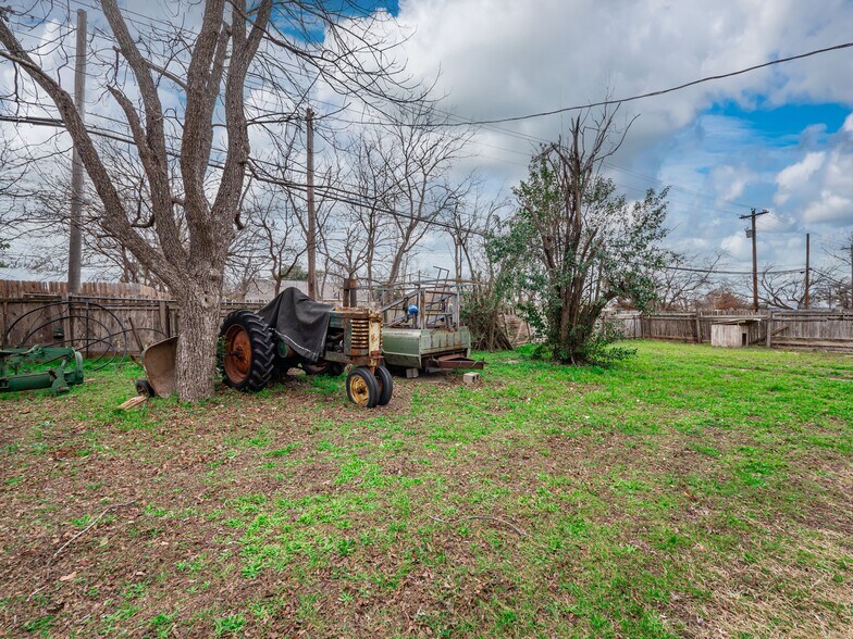 More Photos Of 201 S Highway 183, Leander Flex For Sale