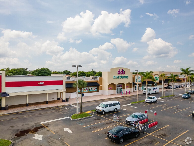 More Photos Of 850-980 Ives Dairy Rd, Miami Storefront For Lease