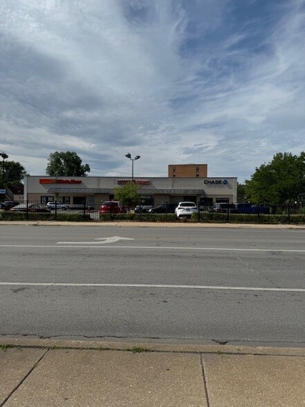 More Photos Of 66 E 103rd St, Chicago Health Club For Lease