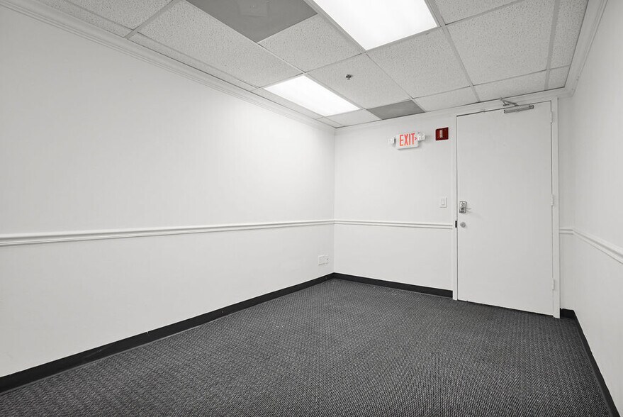 More Photos Of 2691 E Oakland Park Blvd, Fort Lauderdale Office Residential For Lease