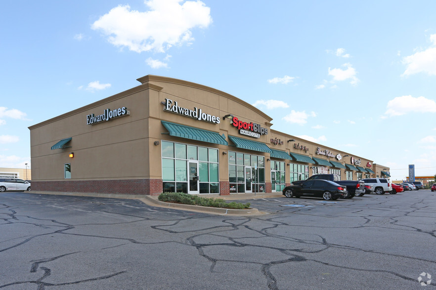 More Photos Of 1769-1779 Garth Brooks Blvd, Yukon Freestanding For Lease