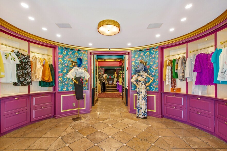 More Photos Of 9625-9647 Brighton Way, Beverly Hills Storefront Retail Office For Lease