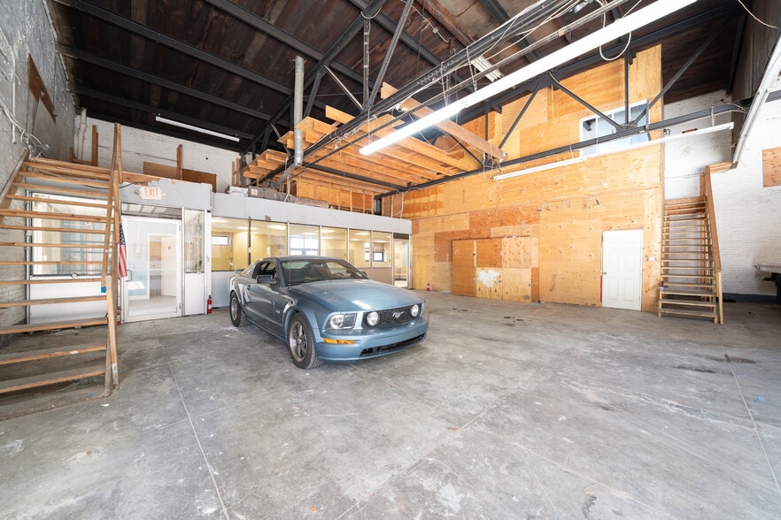 More Photos Of 11 Western Ave, Jersey City Warehouse For Lease