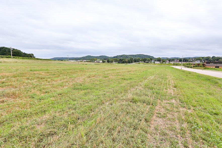 More Photos Of Leed Pky @ Green Blvd, Plain Land For Sale