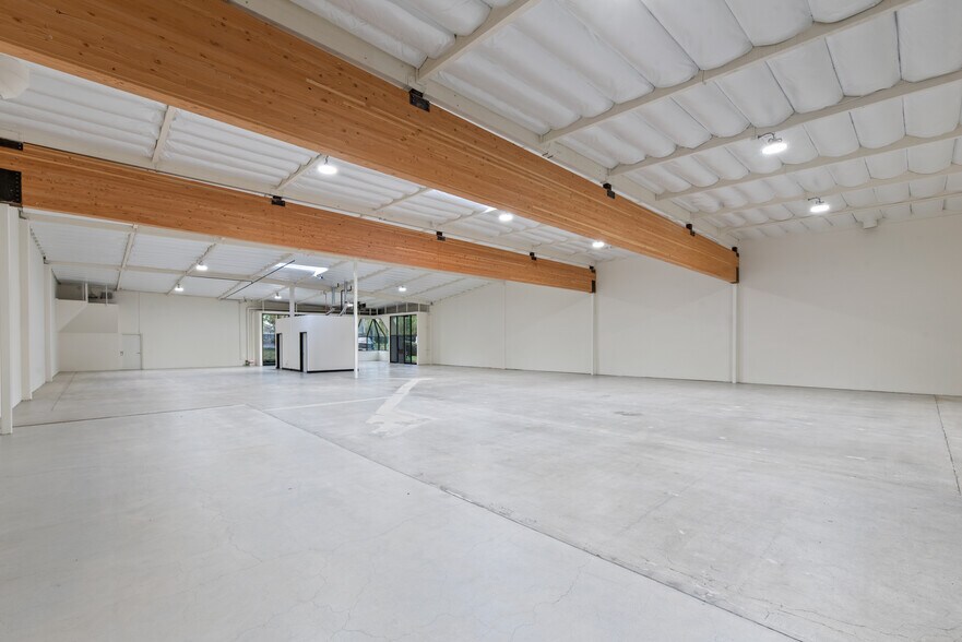 More Photos Of 31119 Via Colinas, Westlake Village Light Manufacturing For Sale