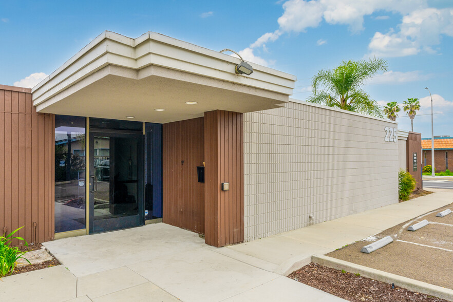 Primary Photo Of 225 W Madison Ave, El Cajon Medical For Lease