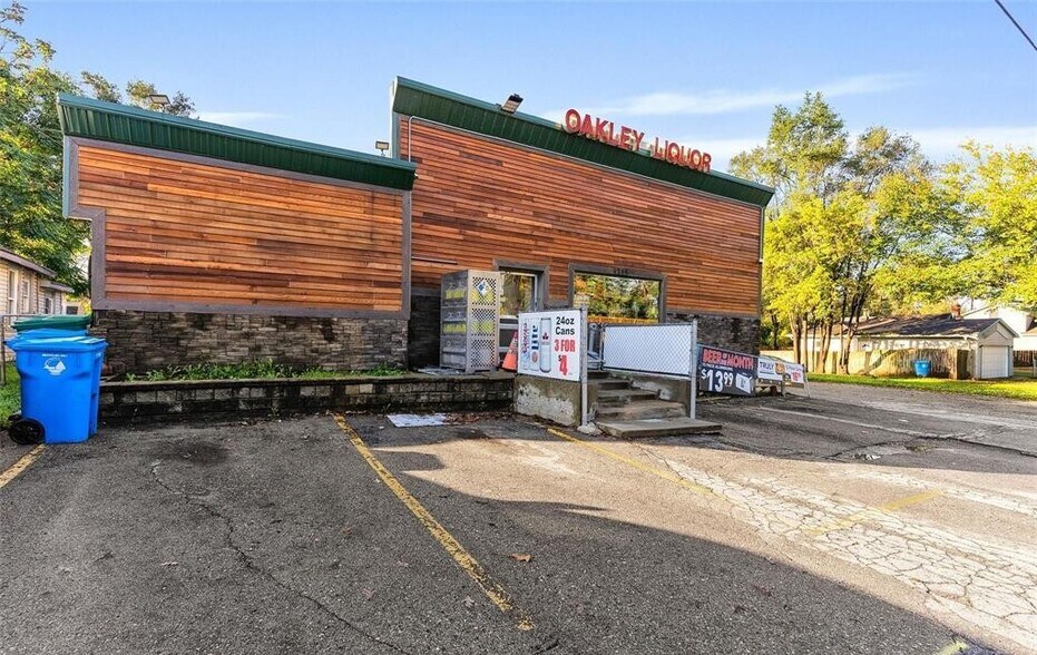 More Photos Of 1209 W Oakley Park Rd, Wolverine Lake Apartments For Sale
