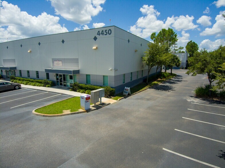 More Photos Of 4450 Pet Ln, Lutz Distribution For Lease