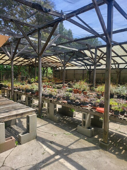 More Photos Of 18552 Erwin St, Tarzana Land For Lease