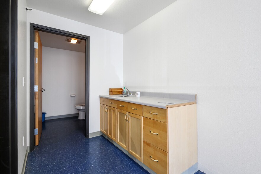 More Photos Of 1718 SE 8th Ave, Camas Warehouse For Sale