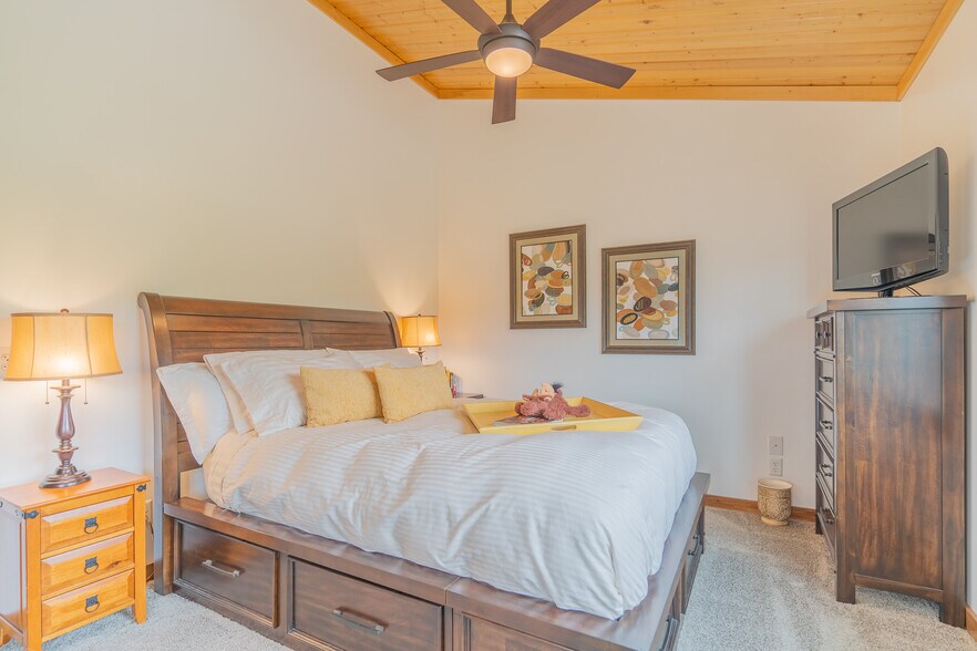 More Photos Of Quartz Lake, Delta Junction Lodge Meeting Hall For Sale