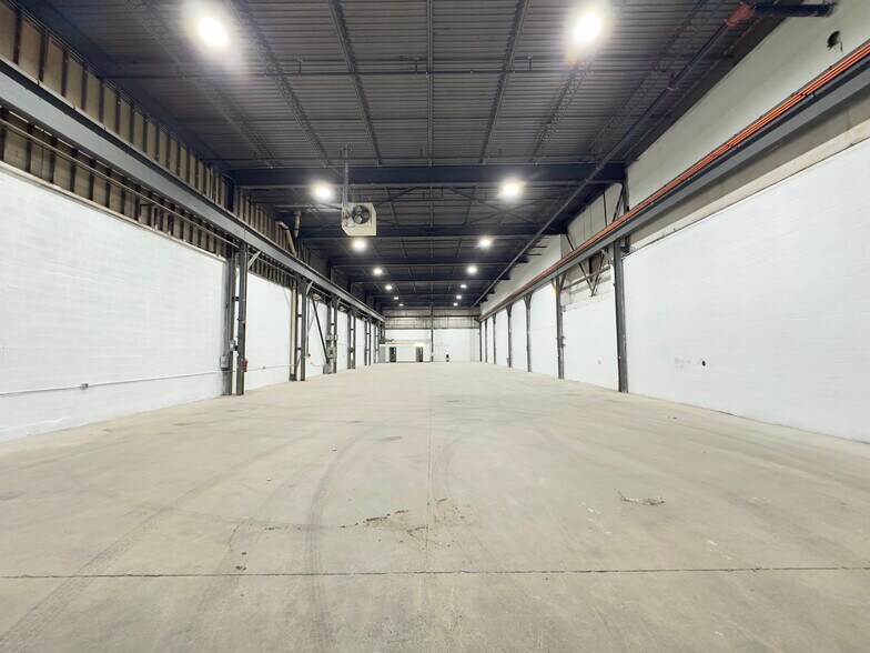 More Photos Of 550 State Rd, Bensalem Light Distribution For Lease