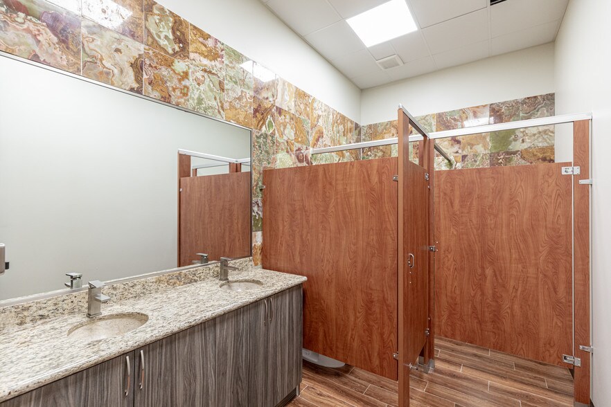 More Photos Of 16422 Stuebner Airline Rd, Spring Medical For Lease