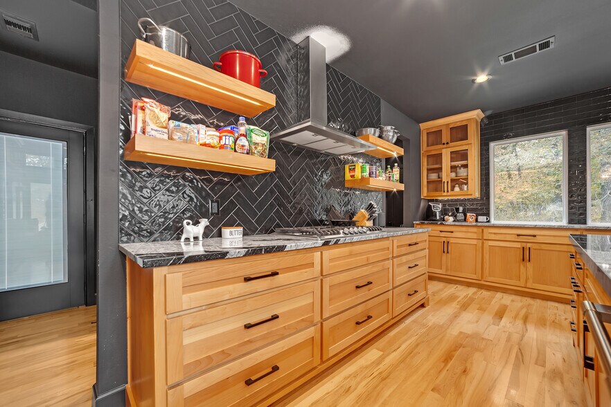 More Photos Of 446724 E 390 Rd, Langley Hotel For Sale