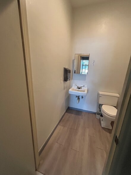 More Photos Of 5484 Rattlesnake Hammock Rd, Naples Freestanding For Lease