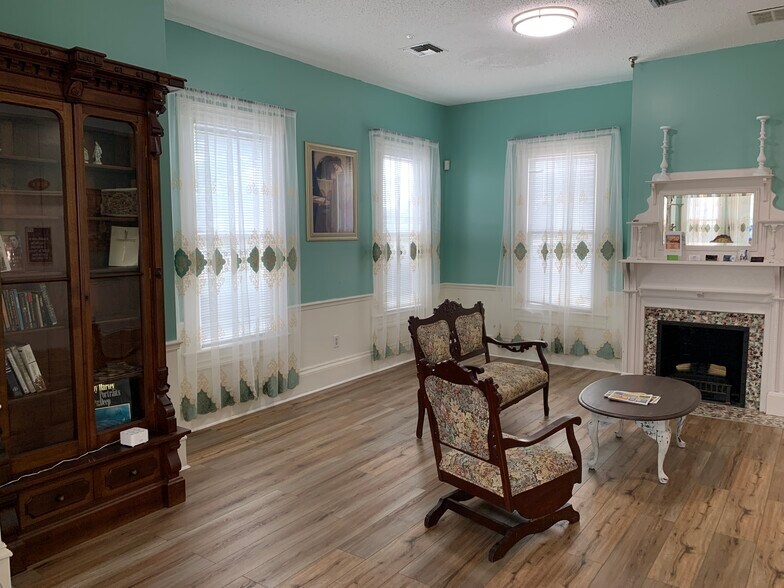 More Photos Of 725 E Silver Springs Blvd, Ocala Loft Creative Space For Sale