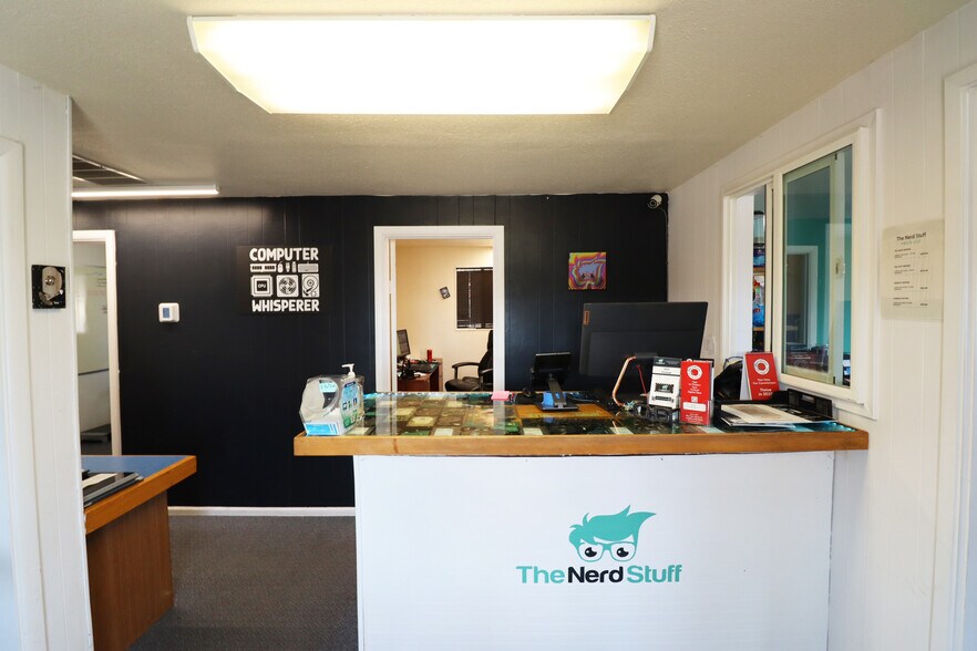 More Photos Of 1510 Mohawk Blvd, Springfield Storefront For Sale