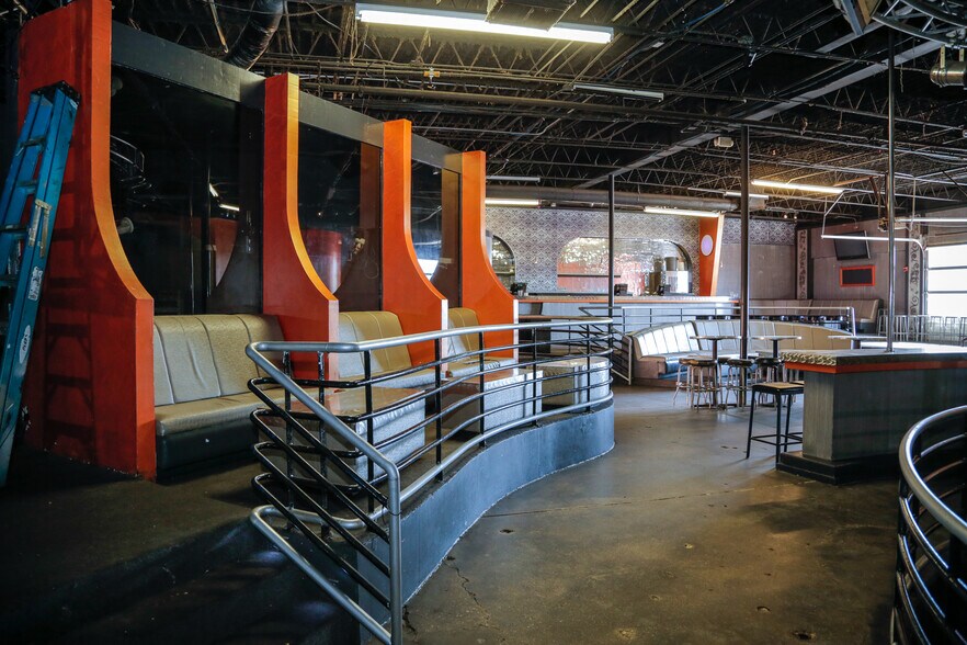 More Photos Of 1928 Buddy Holly Ave, Lubbock Bar For Sale