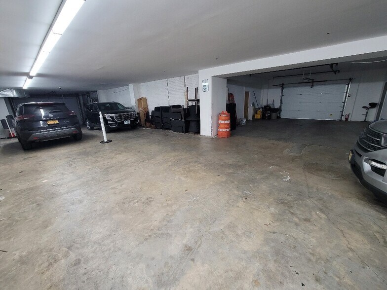 More Photos Of 25-20 39th Ave, Long Island City Office For Sale