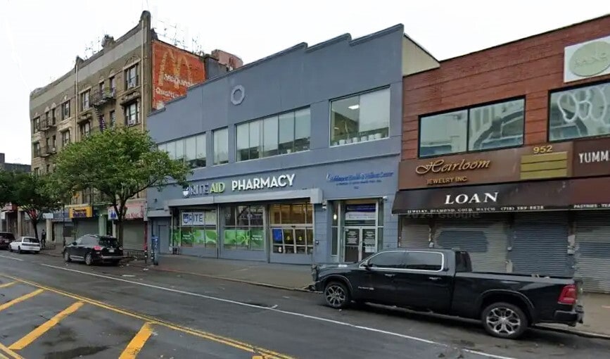 More Photos Of 960 Southern Blvd, Bronx Storefront For Lease