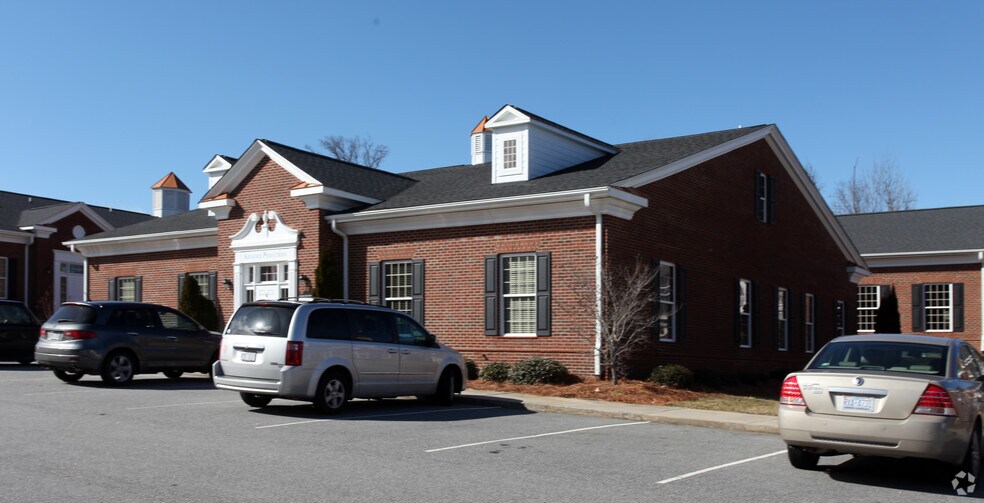 More Photos Of 114 Kinderton Blvd, Bermuda Run Medical For Sale