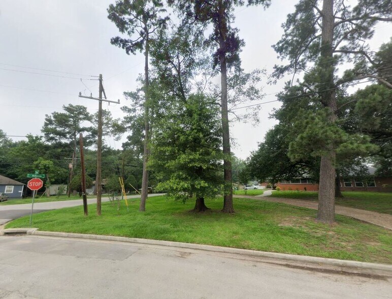 More Photos Of 302 Conroe Dr, Conroe Assisted Living For Sale