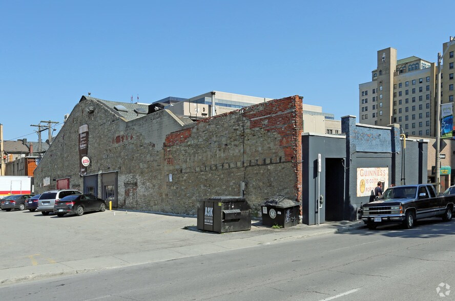 More Photos Of 33 Bowen St, Hamilton Restaurant For Sale