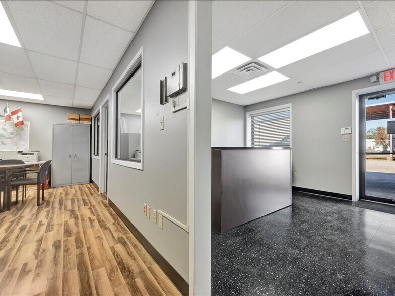 More Photos Of 1610 N John Redditt Dr, Lufkin Light Manufacturing For Sale