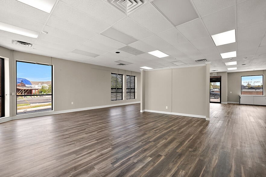 More Photos Of 130-150 E University Dr, Rochester Storefront Retail Office For Lease