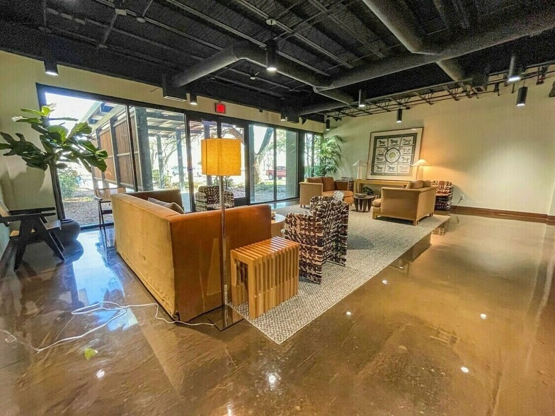 More Photos Of 3901 Manhattan Dr, Tyler Office For Lease