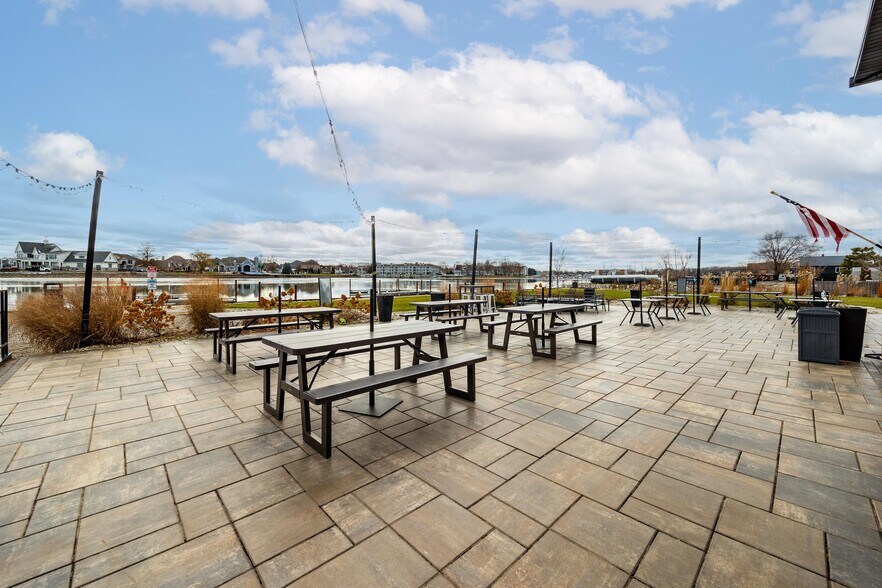 More Photos Of 2330 River Ave, Sandusky Restaurant For Sale