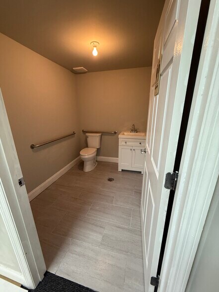 More Photos Of 100 Burnsed Pl, Oviedo Medical For Lease