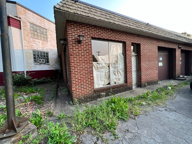 More Photos Of 3027 Brighton Rd, Pittsburgh Auto Repair For Lease