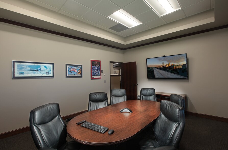 More Photos Of 25 NW 146th St, Edmond Medical For Lease