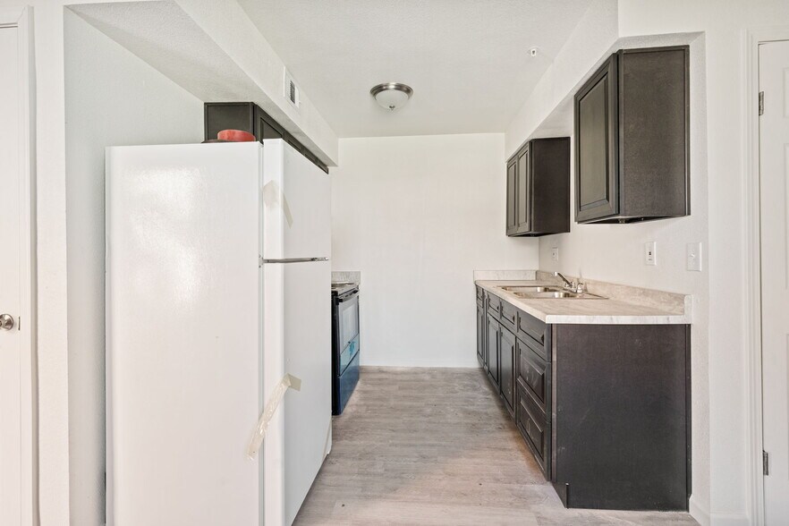 More Photos Of 475 N Manila Ave, Fresno Apartments For Sale